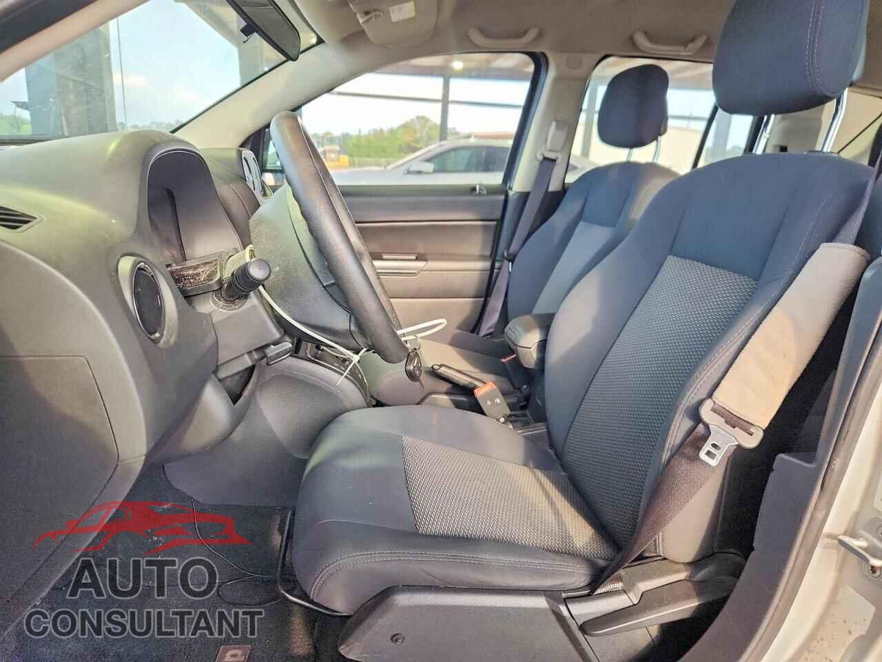 JEEP COMPASS 2010 - 1J4NF4FB0AD584733