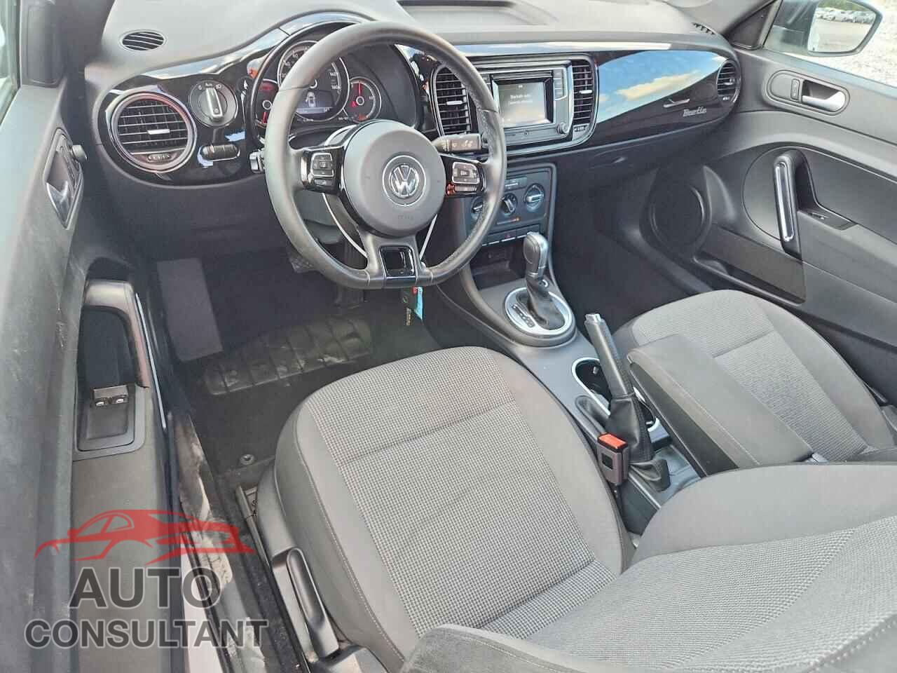 VOLKSWAGEN BEETLE 2017 - 3VWF17AT2HM617544
