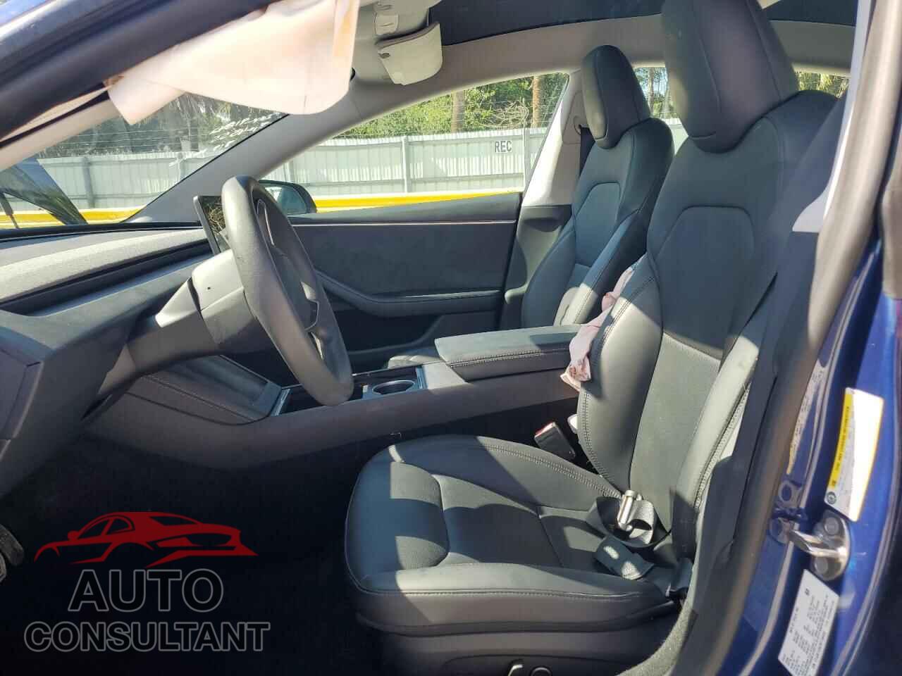 TESLA MODEL 3 2024 - 5YJ3E1EB2RF734555