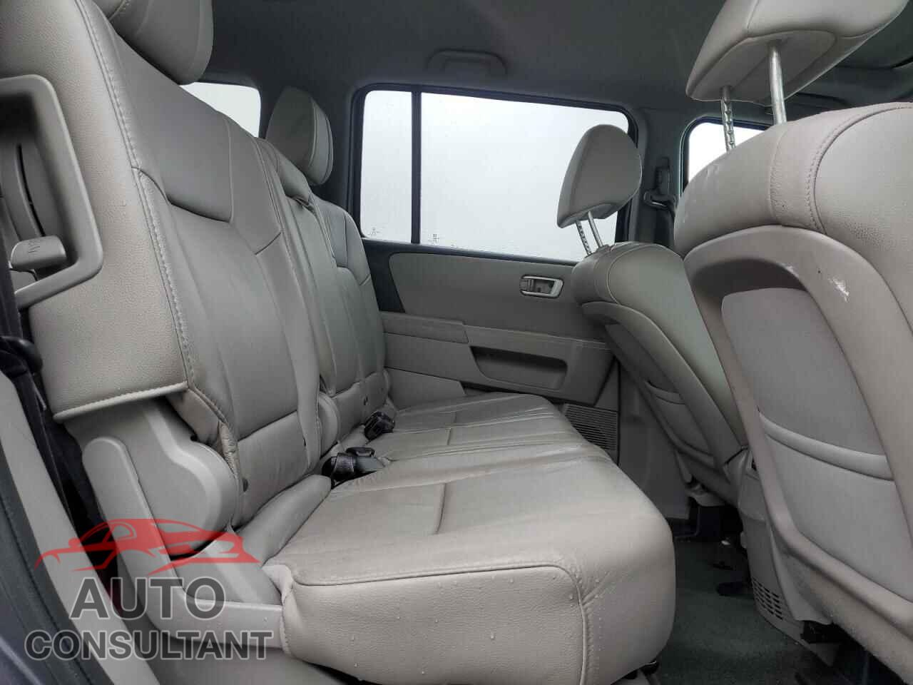 HONDA PILOT 2015 - 5FNYF4H58FB040541