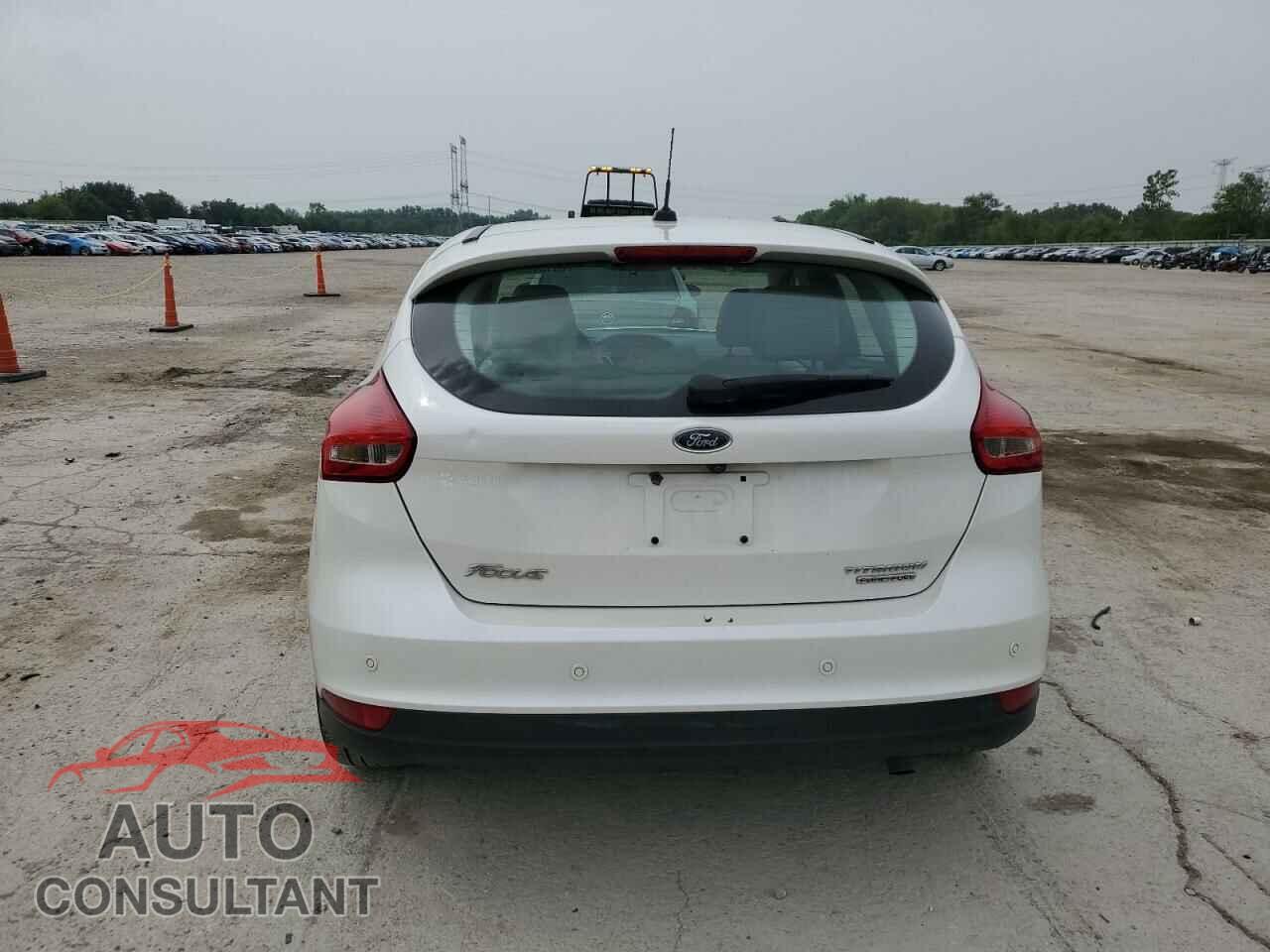 FORD FOCUS 2016 - 1FADP3N23GL345904