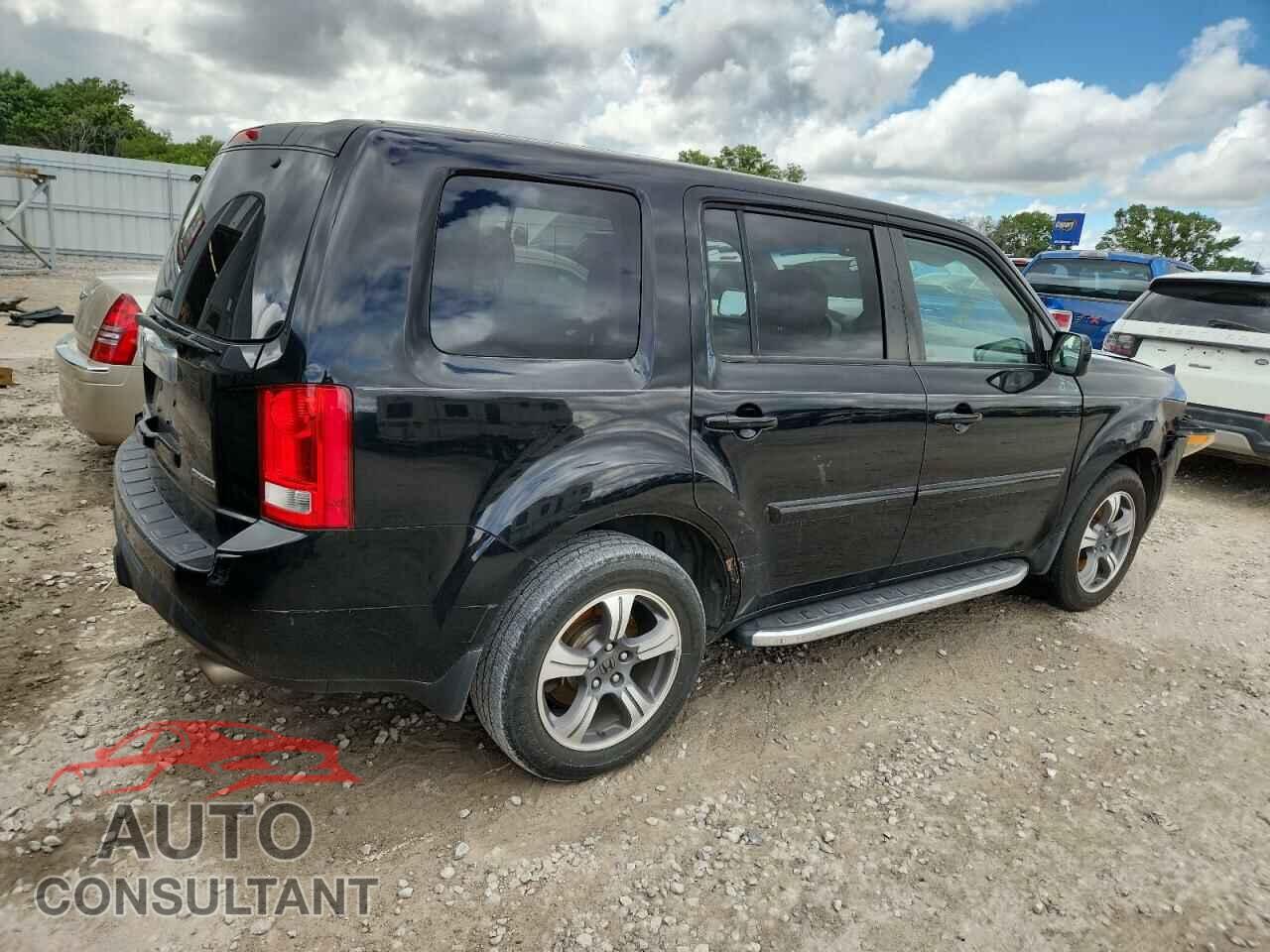 HONDA PILOT 2015 - 5FNYF3H3XFB011650