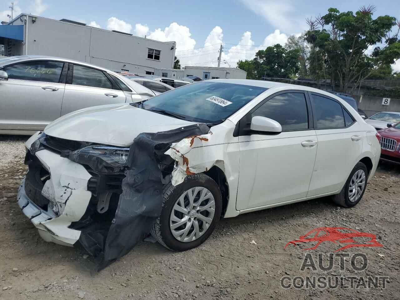 TOYOTA COROLLA 2018 - 5YFBURHE2JP811954