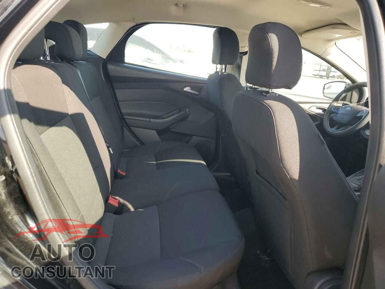 FORD FOCUS 2017 - 1FADP3K20HL200227