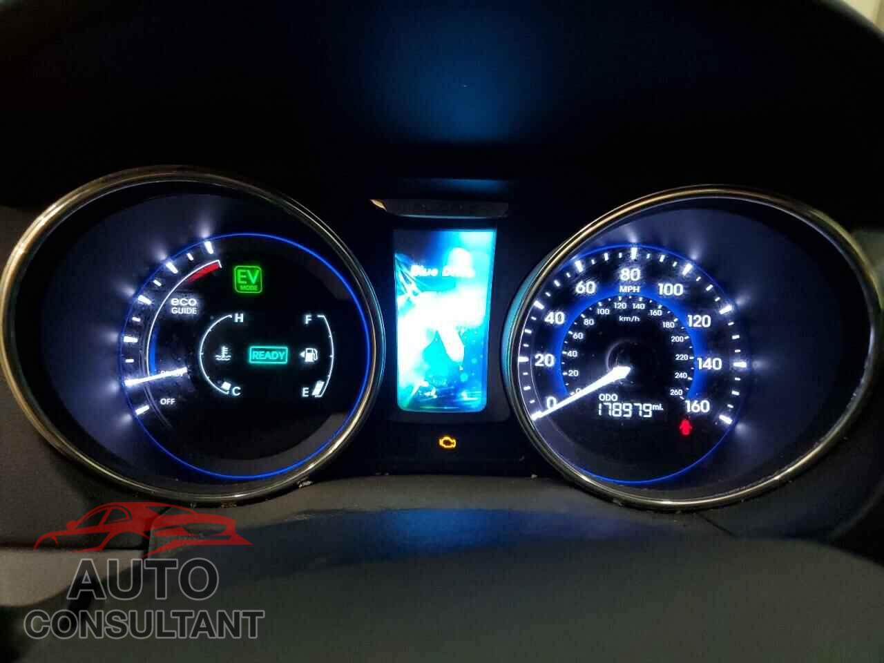 HYUNDAI SONATA 2011 - KMHEC4A44BA001182