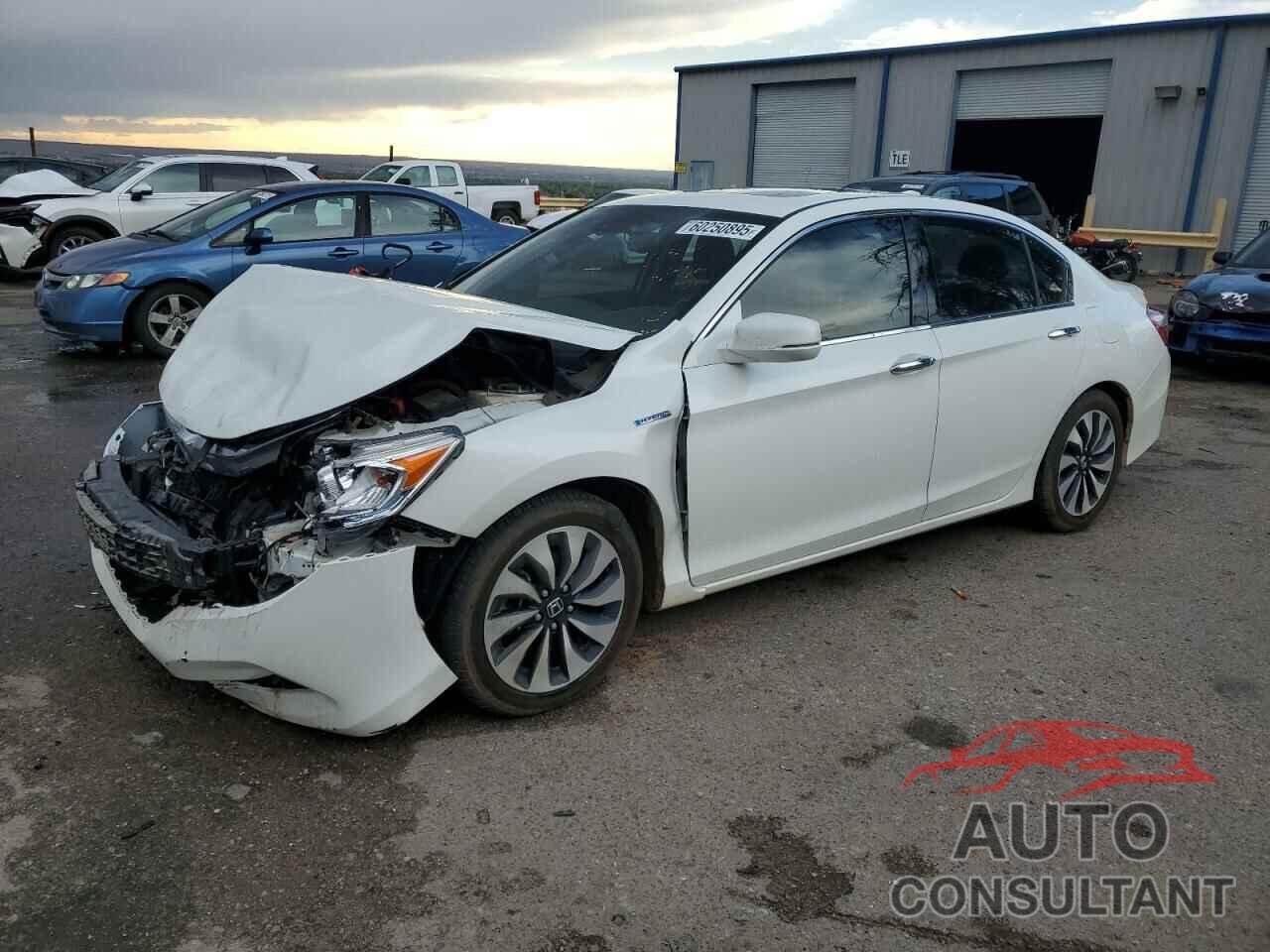 HONDA ACCORD 2017 - JHMCR6F58HC025973