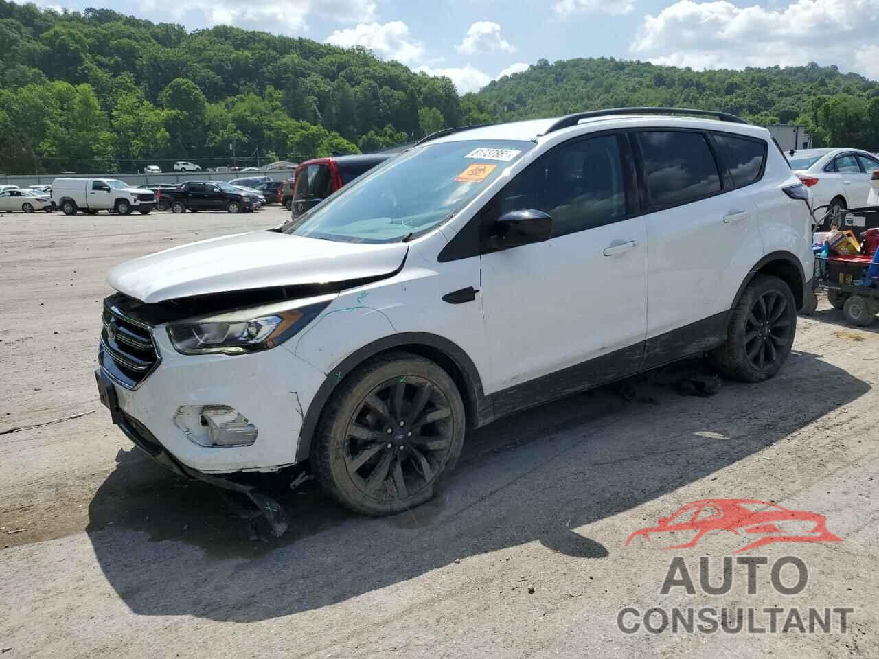 FORD ESCAPE 2017 - 1FMCU0GD7HUE52604