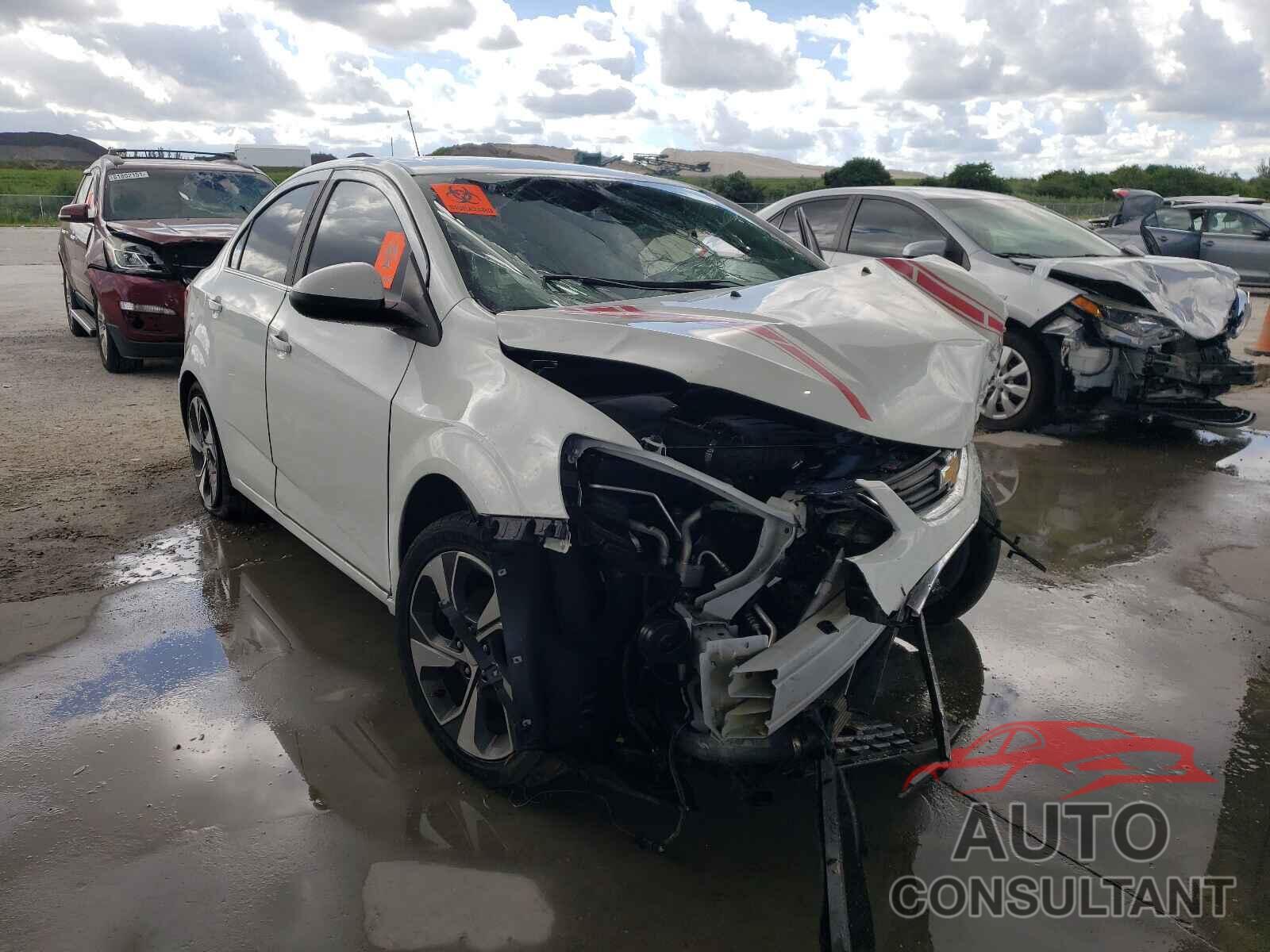 CHEVROLET SONIC 2018 - 1G1JF5SBXJ4107431