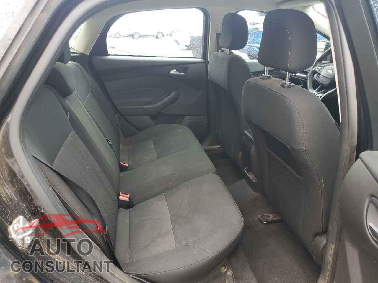 FORD FOCUS 2018 - 1FADP3K29JL207344