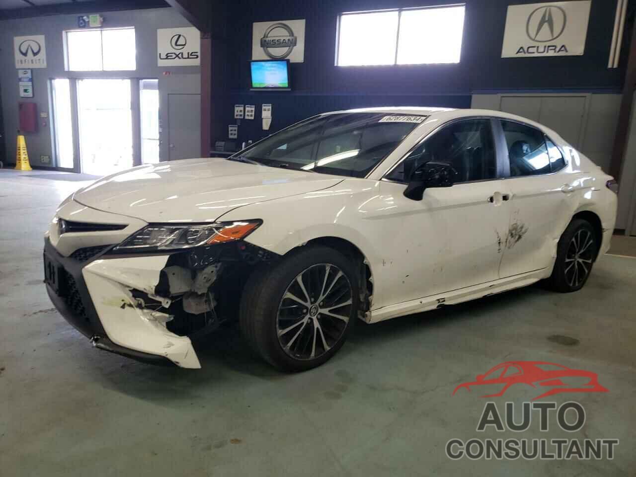 TOYOTA CAMRY 2018 - 4T1B11HK1JU084871