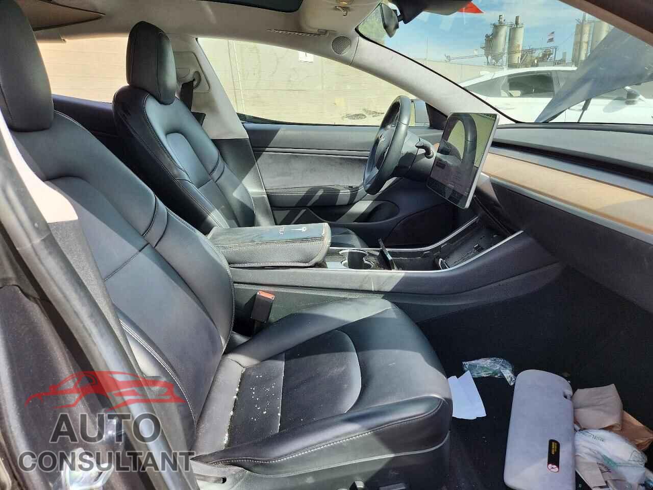 TESLA MODEL 3 2017 - 5YJ3E1EA5HF001261