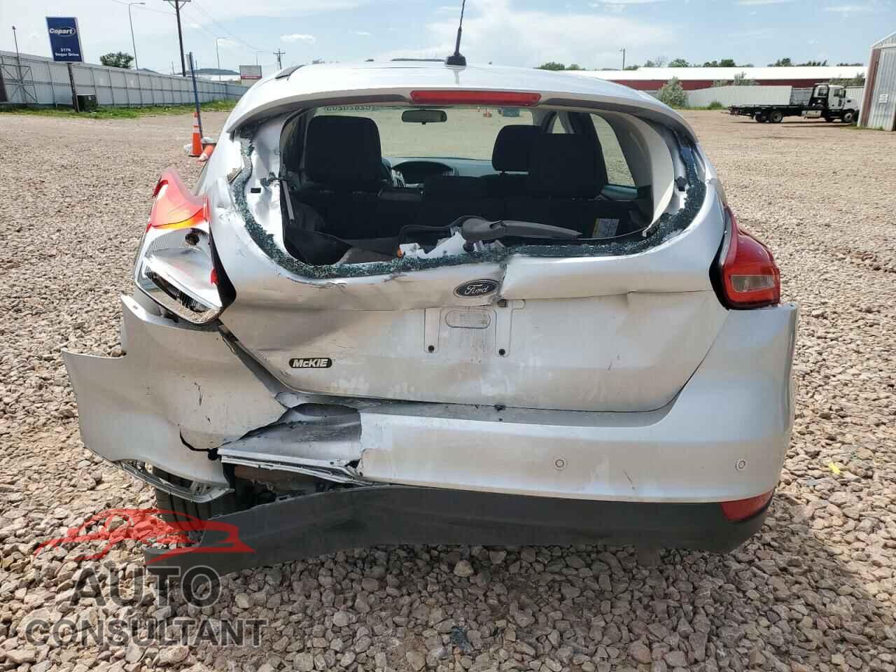 FORD FOCUS 2018 - 1FADP3M24JL249434