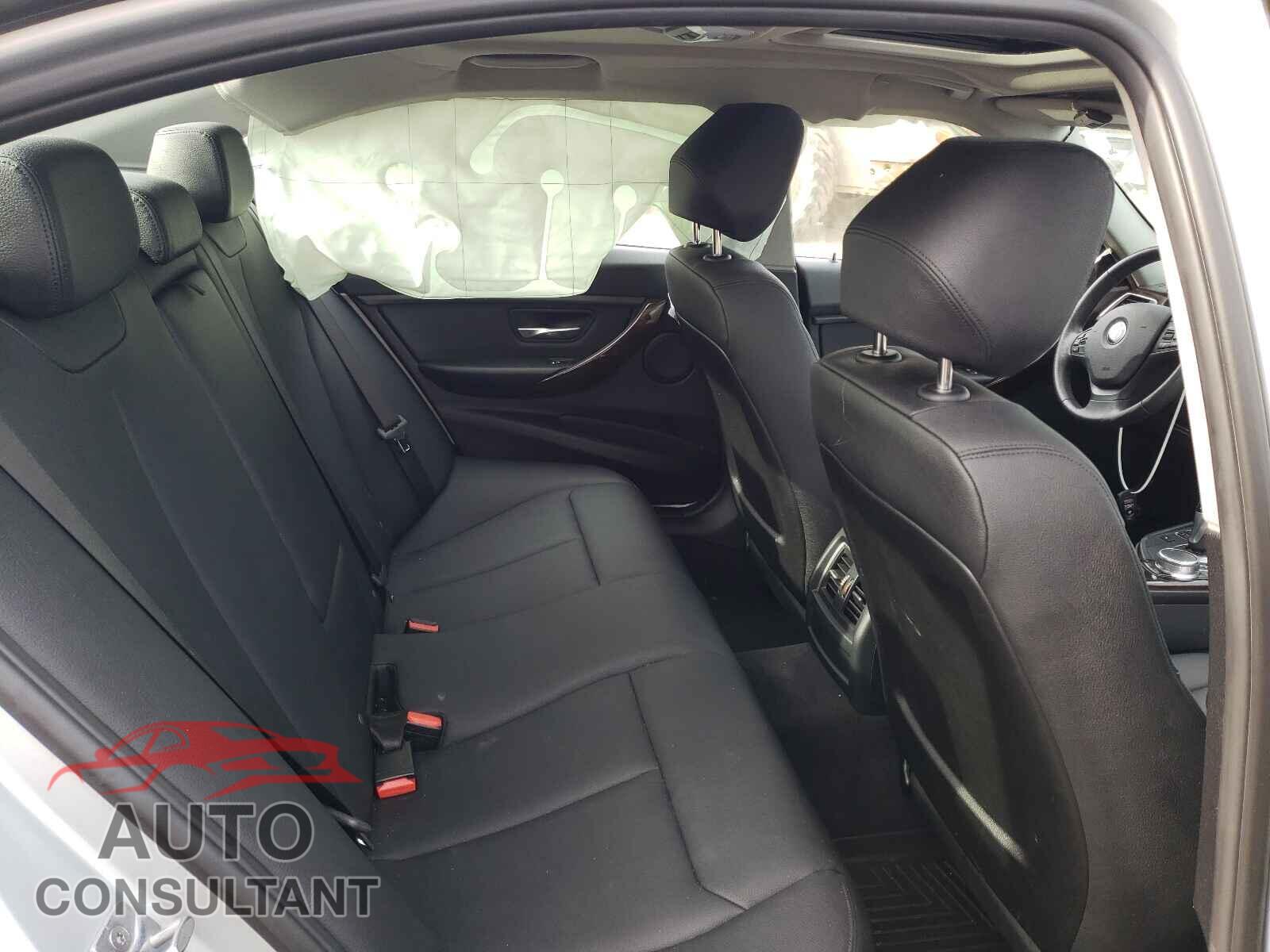 BMW 3 SERIES 2017 - WBA8A3C3XHK692675