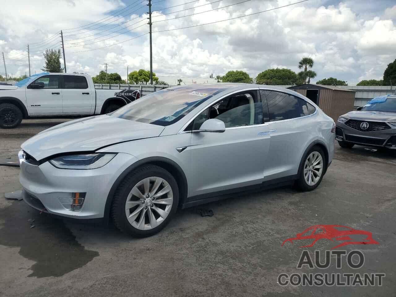 TESLA MODEL X 2017 - 5YJXCAE22HF029552