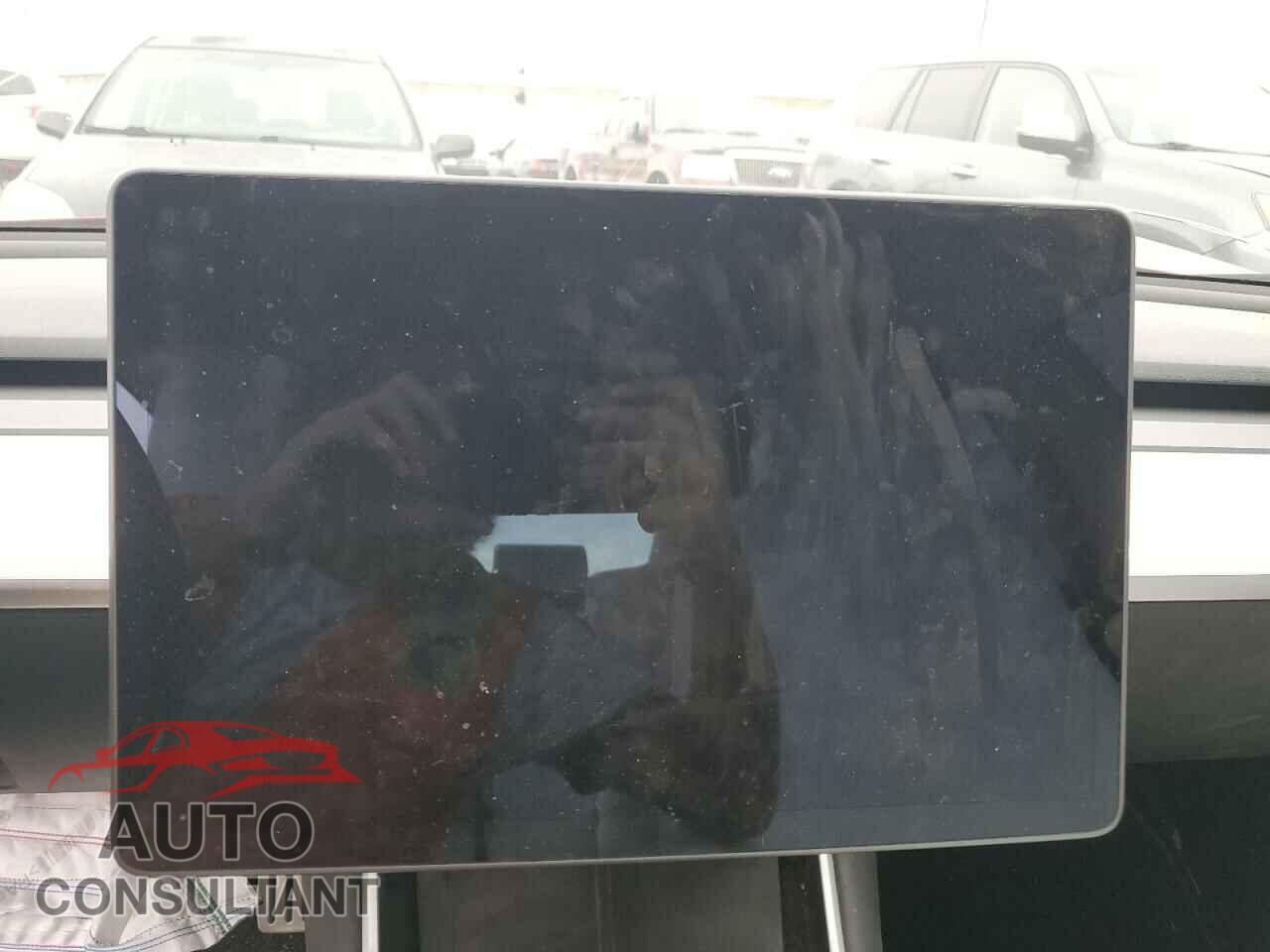 TESLA MODEL 3 2019 - 5YJ3E1EB4KF472687