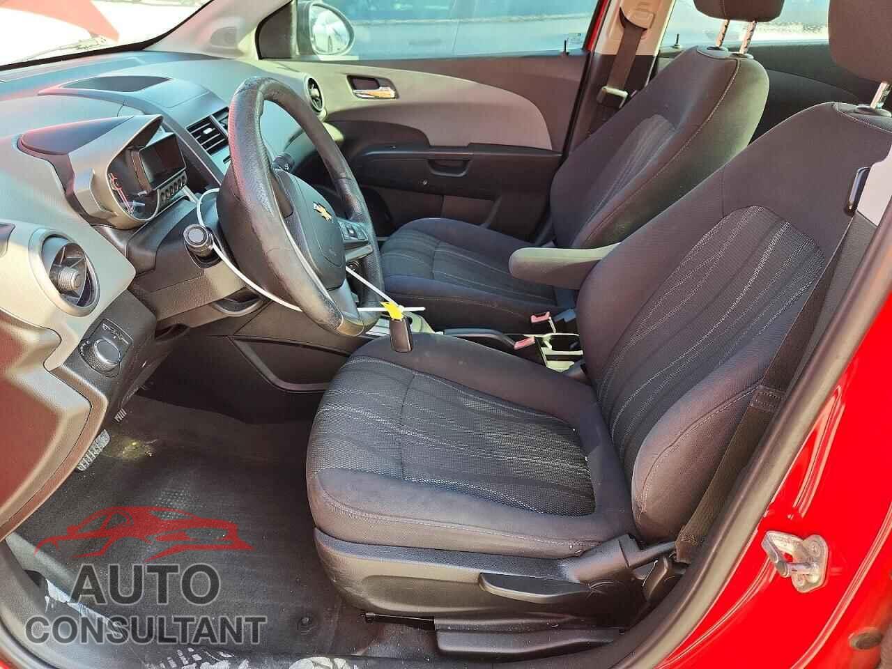 CHEVROLET SONIC 2013 - 1G1JC5SB2D4138475