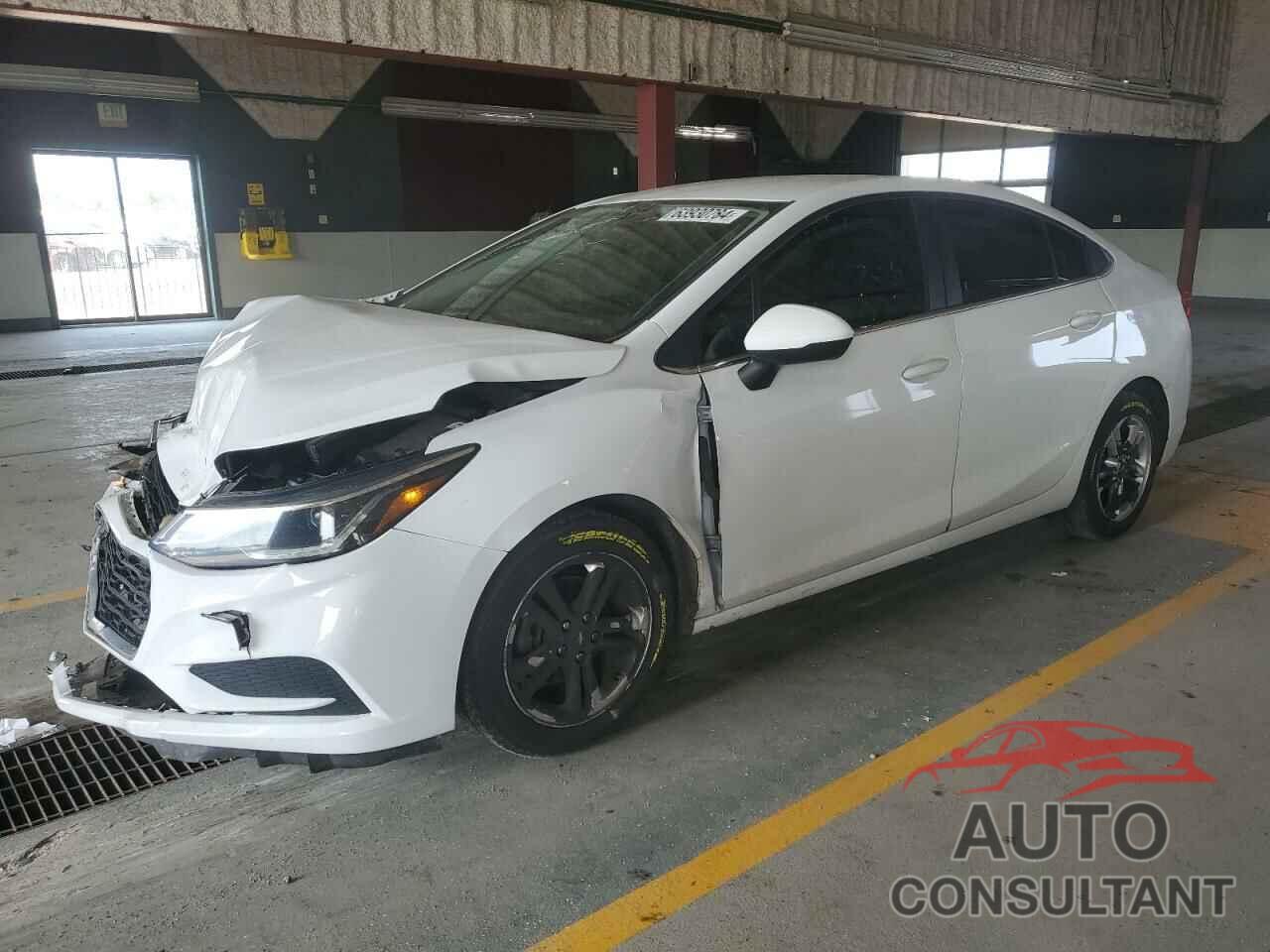 CHEVROLET CRUZE 2018 - 1G1BE5SM2J7108547