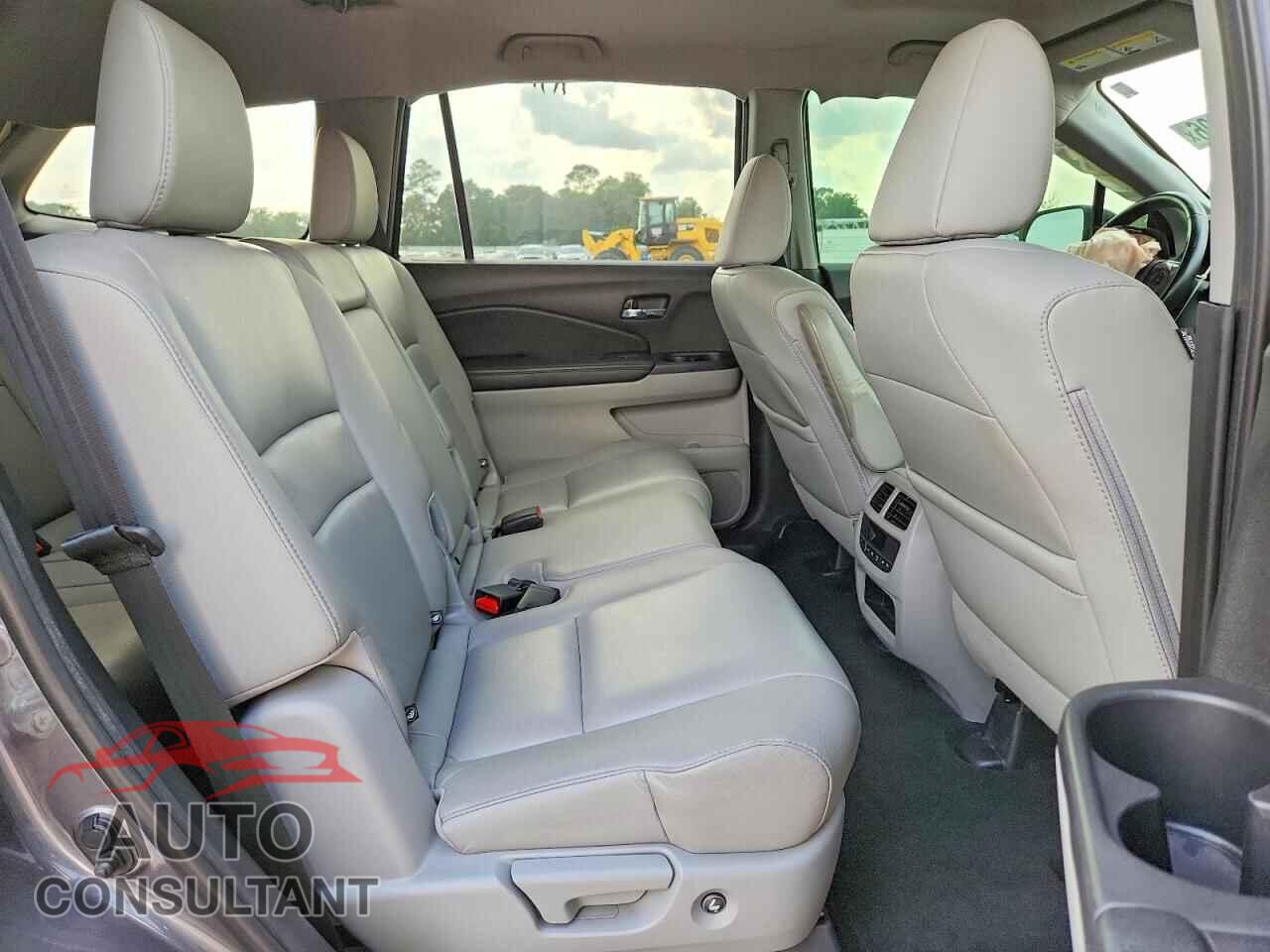 HONDA PILOT 2017 - 5FNYF5H51HB044293