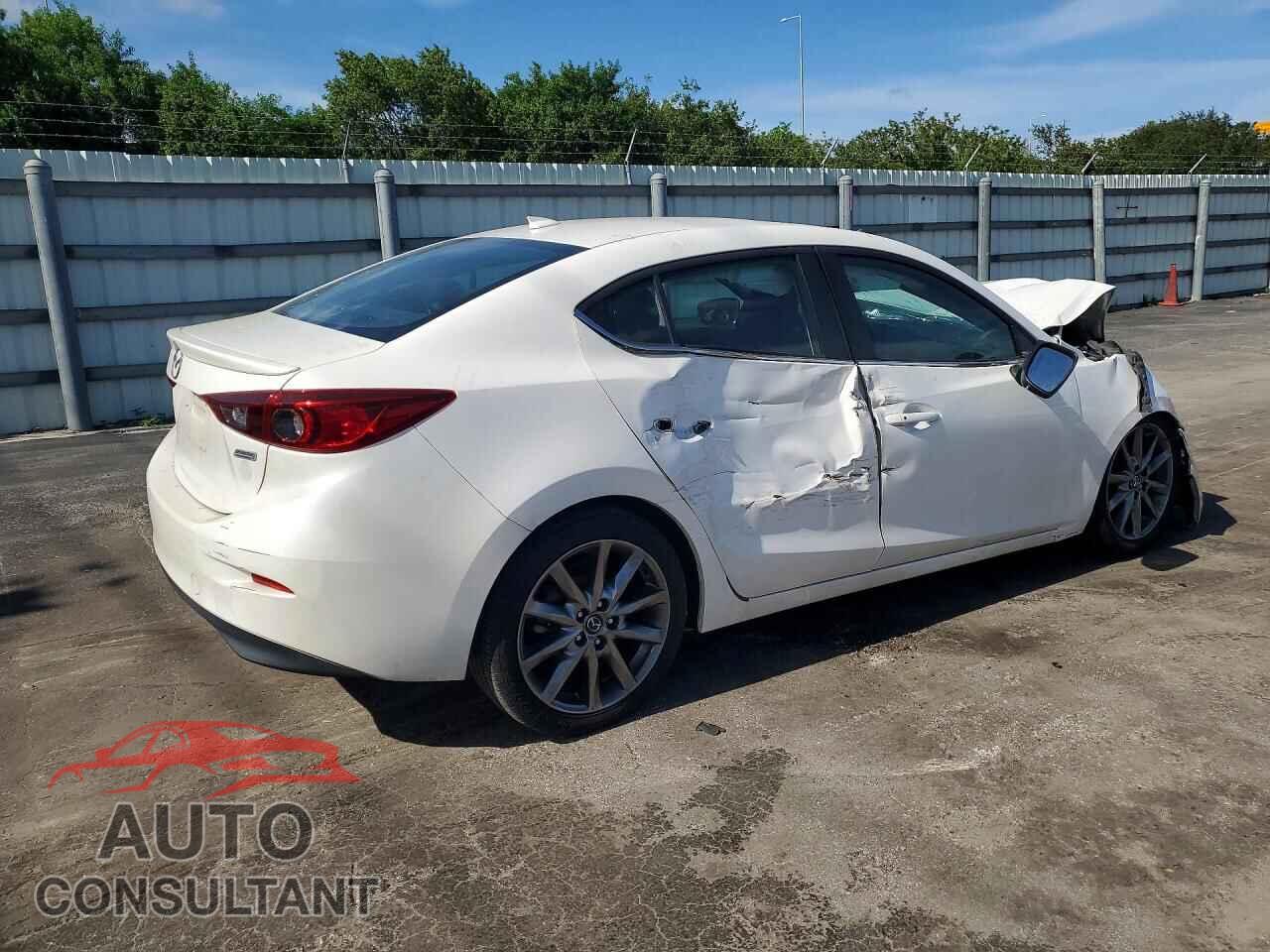 MAZDA 3 2018 - 3MZBN1V38JM174137