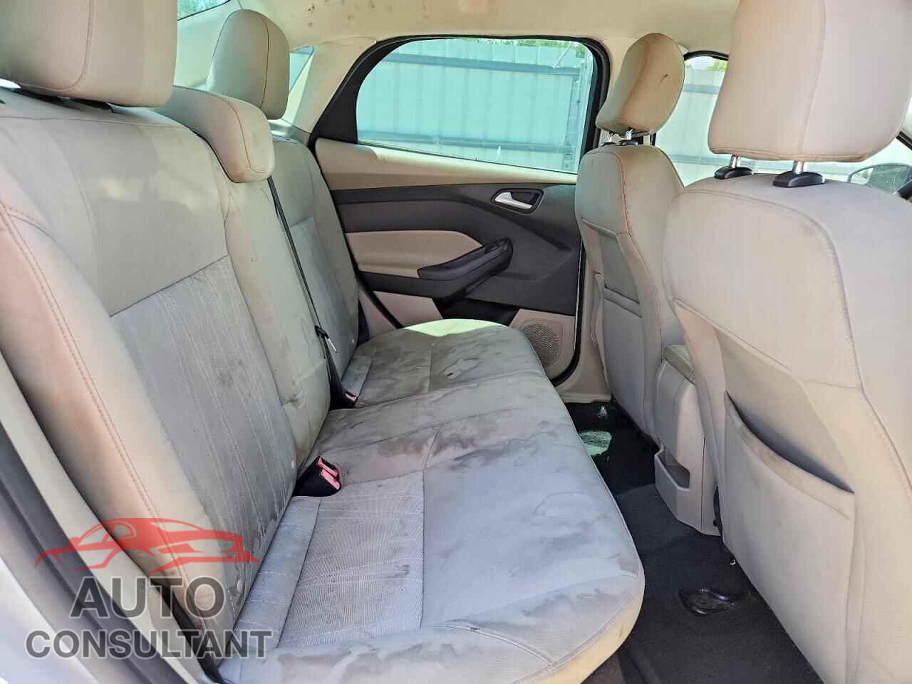 FORD FOCUS 2015 - 1FADP3F24FL255321
