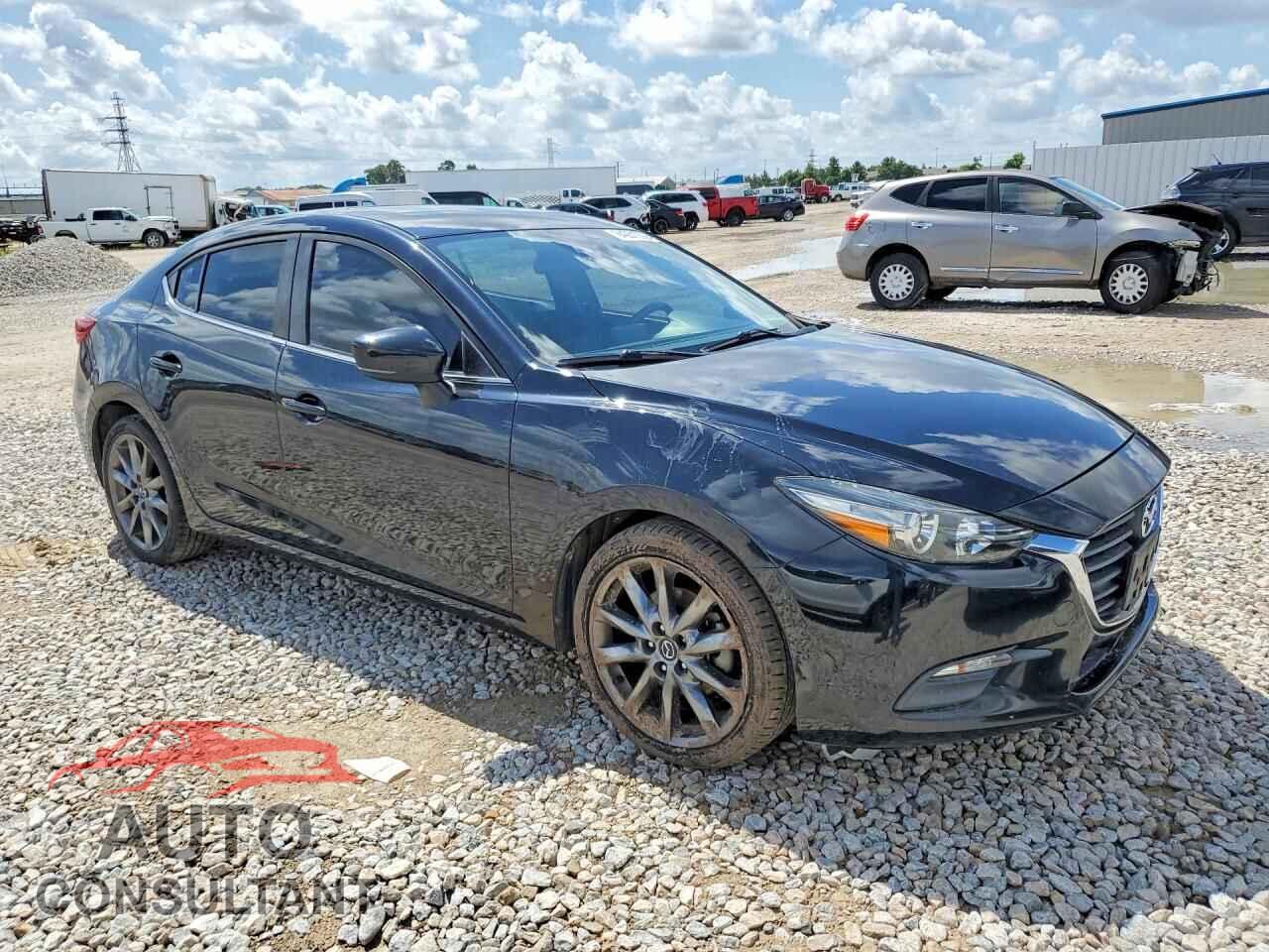 MAZDA 3 2018 - 3MZBN1V33JM187345