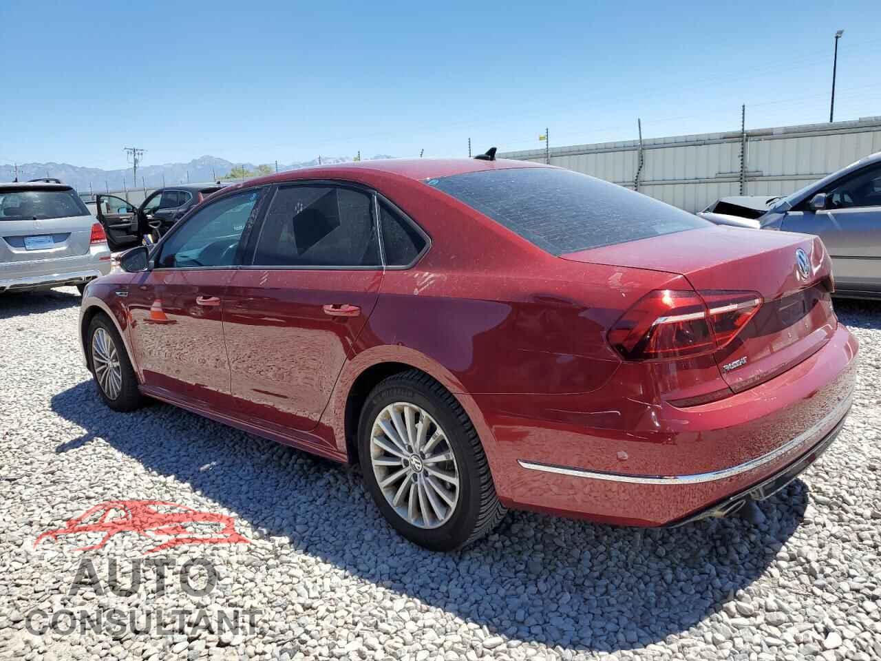 VOLKSWAGEN PASSAT 2018 - 1VWAA7A33JC015320
