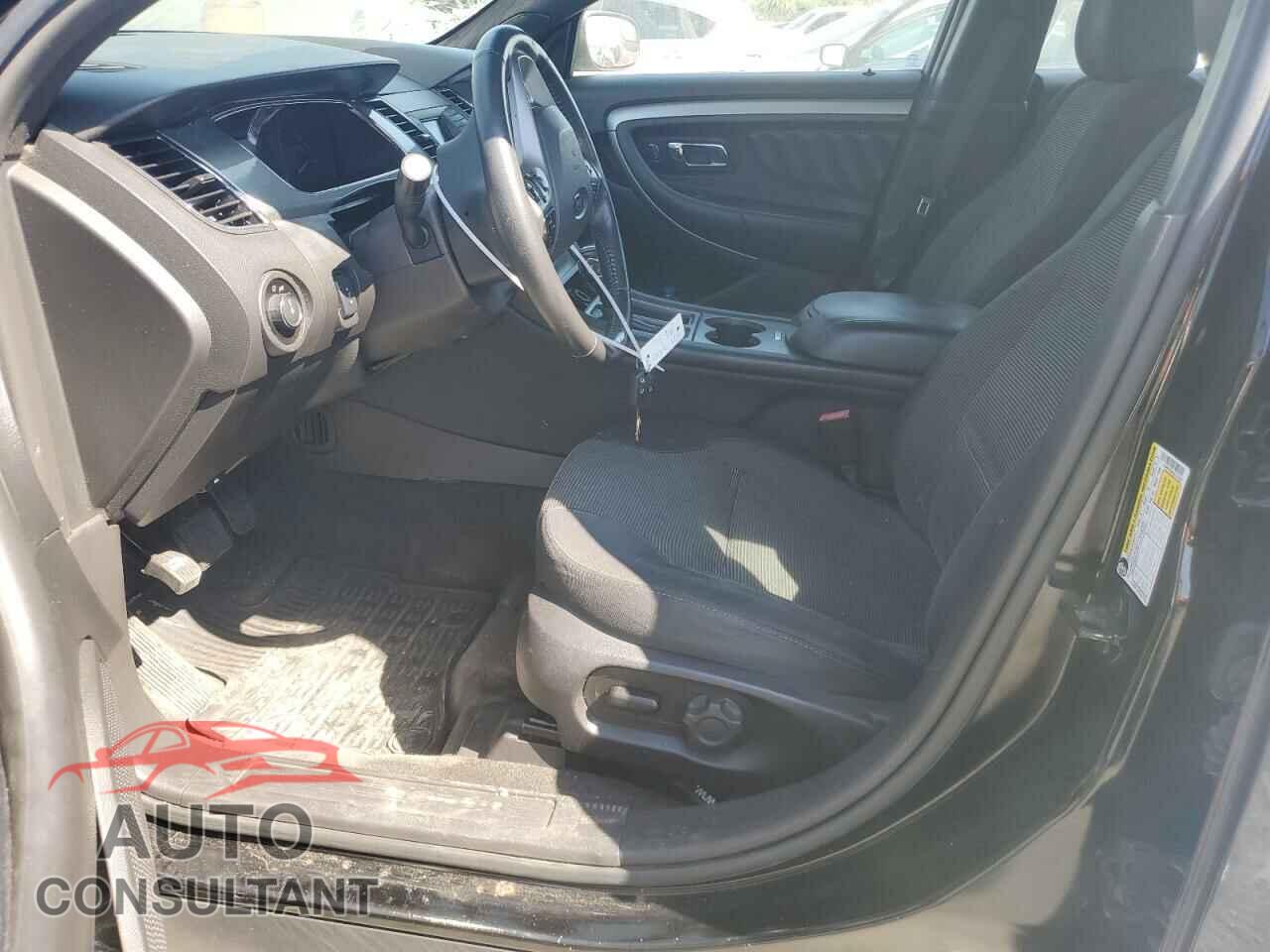 FORD TAURUS 2018 - 1FAHP2E89JG125456