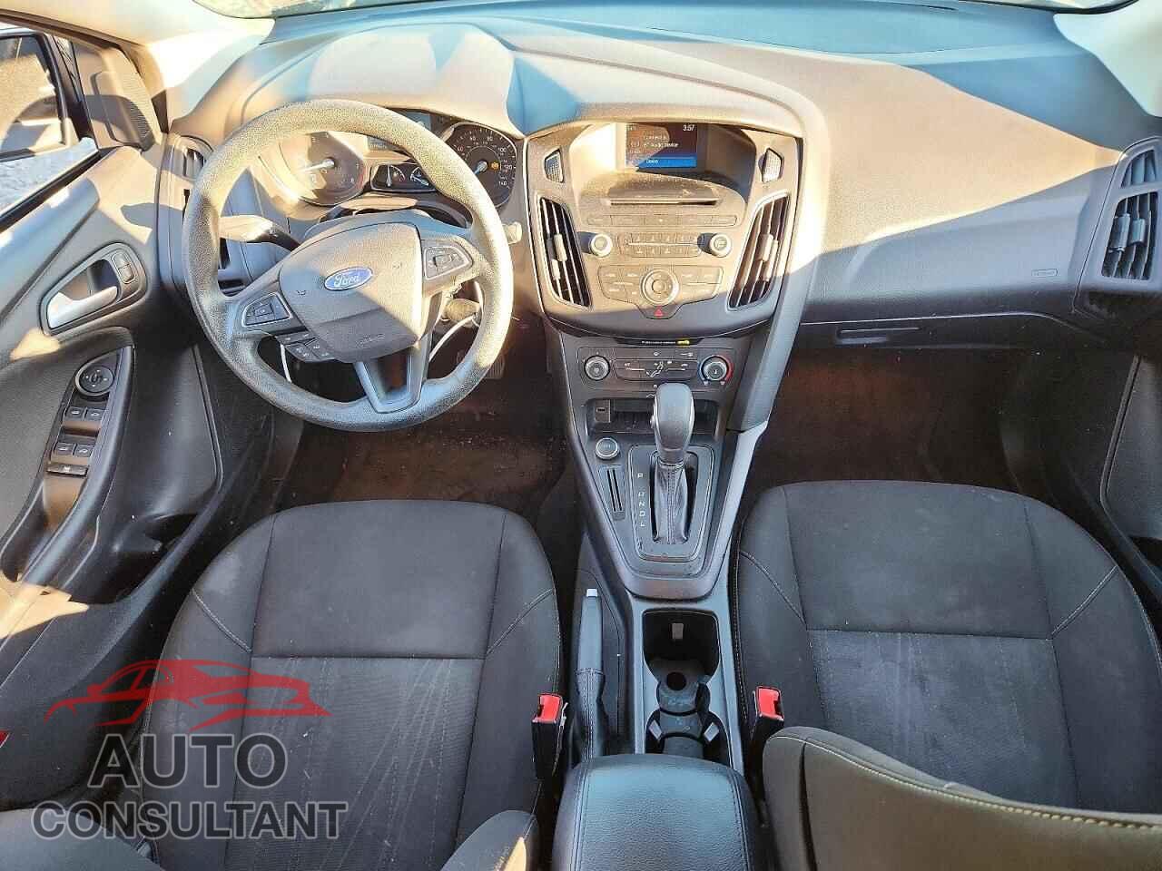 FORD FOCUS 2017 - 1FADP3F28HL242512