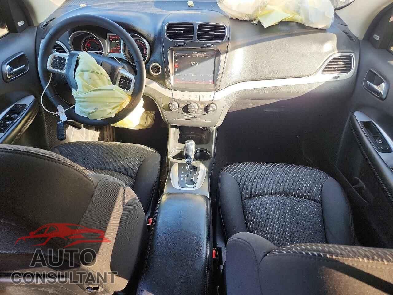 DODGE JOURNEY 2015 - 3C4PDCCB0FT600661