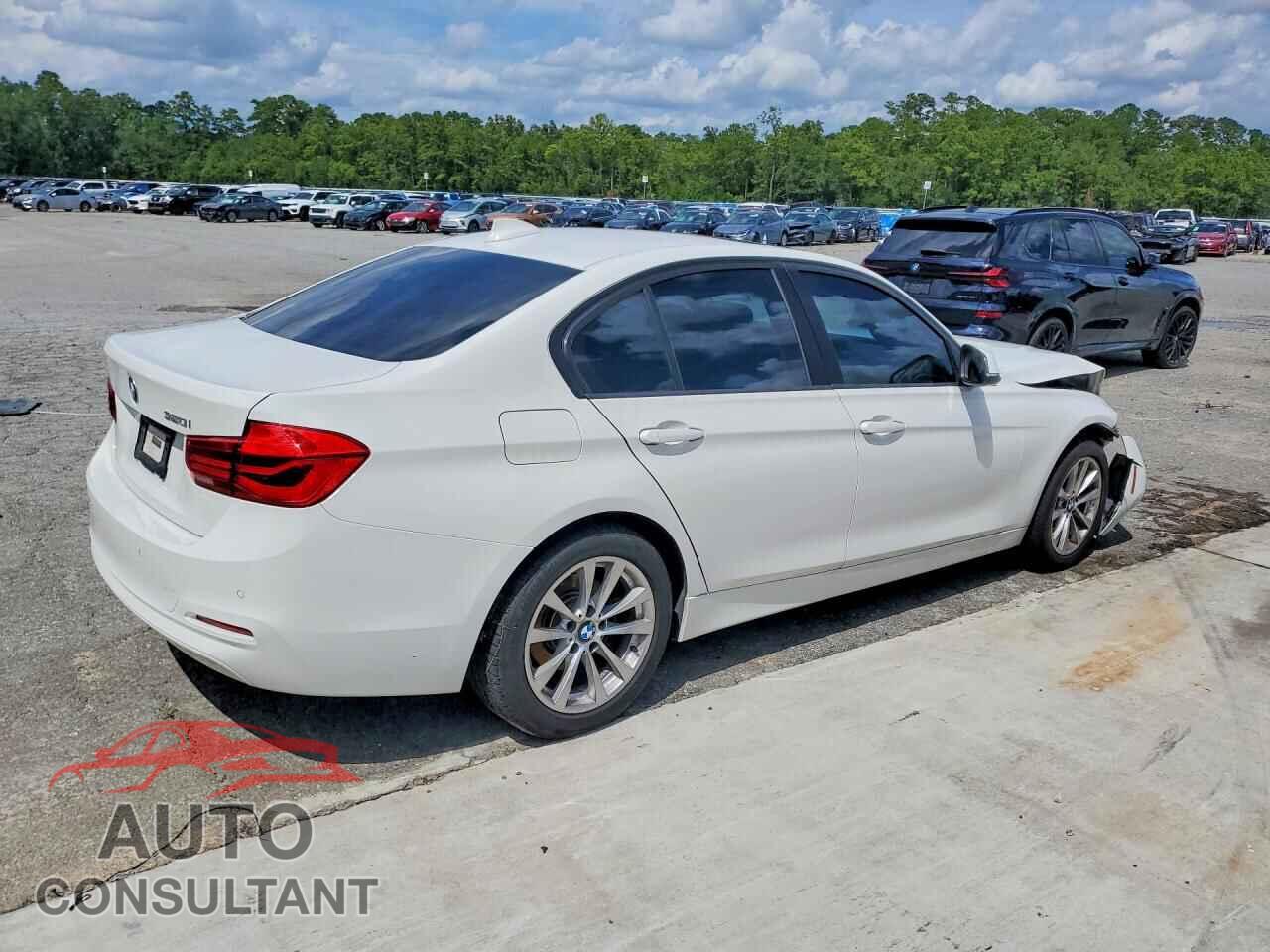 BMW 3 SERIES 2017 - WBA8E1G35HNU18592