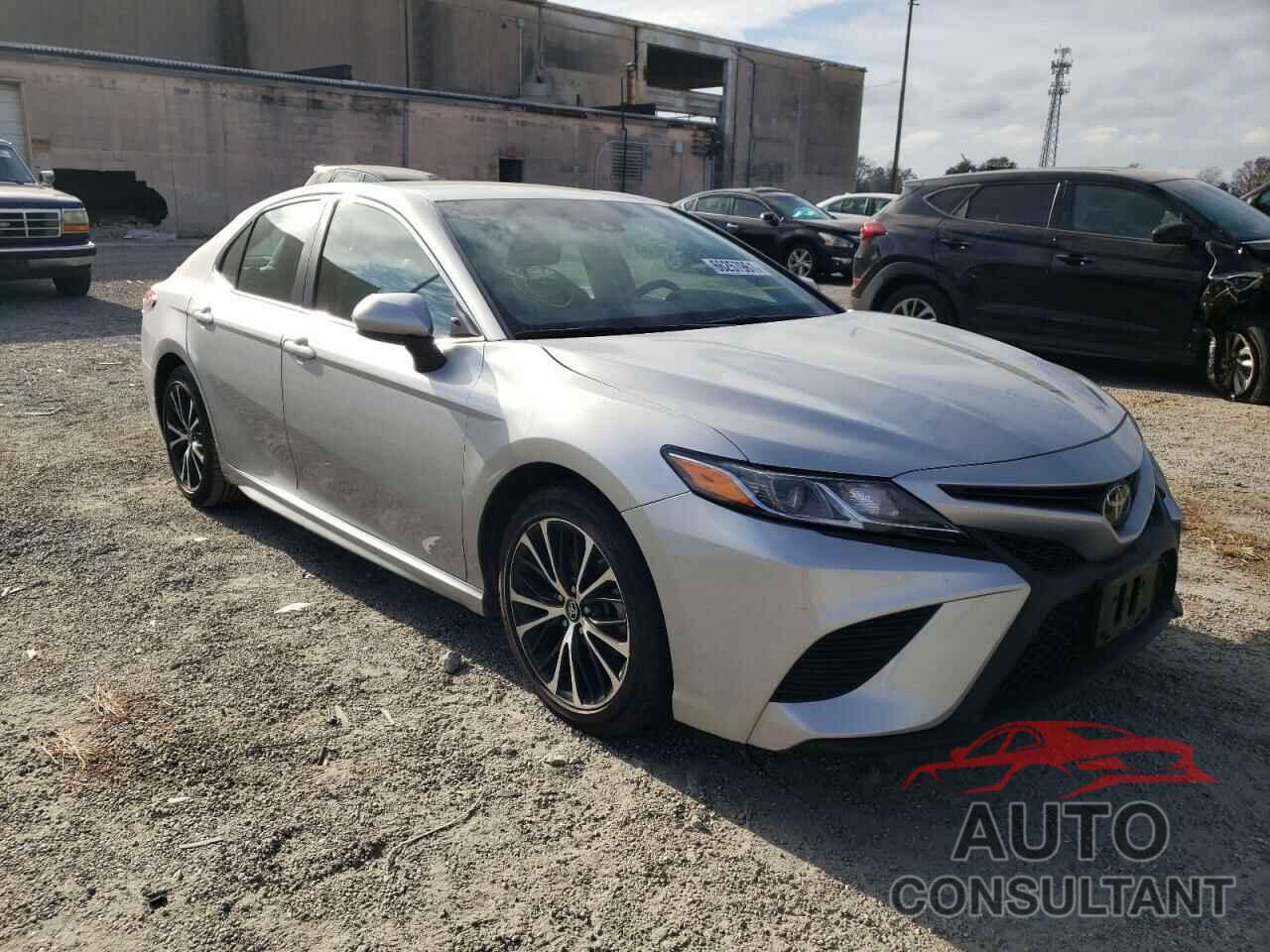 TOYOTA CAMRY 2018 - 4T1B11HK1JU017722
