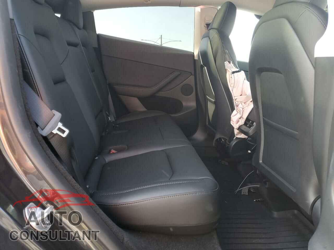 TESLA MODEL Y 2024 - 7SAYGDEE9RF078563