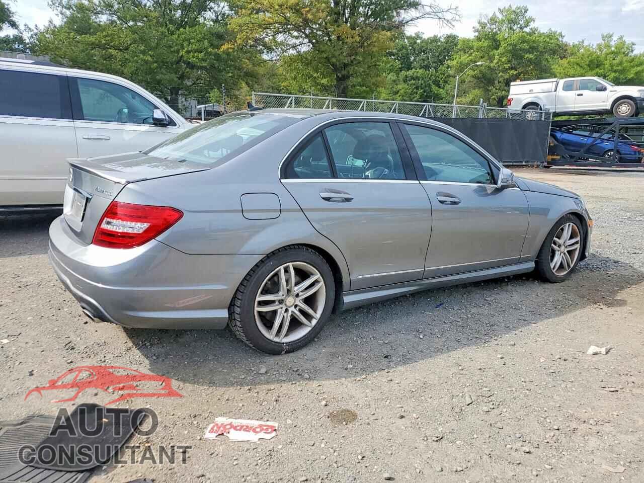 MERCEDES-BENZ C-CLASS 2013 - WDDGF8AB4DR256273