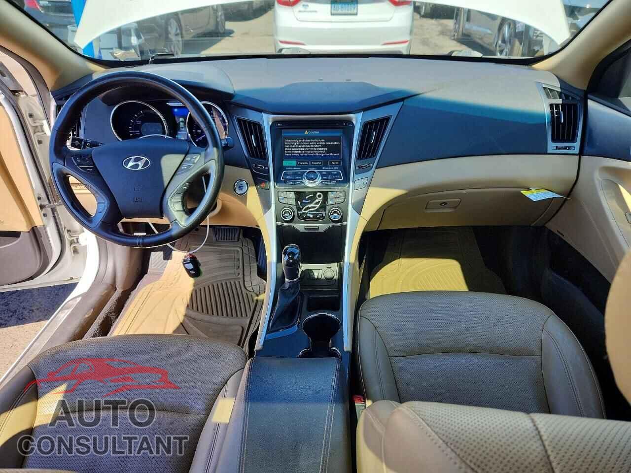 HYUNDAI SONATA 2015 - KMHEC4A4XFA124703