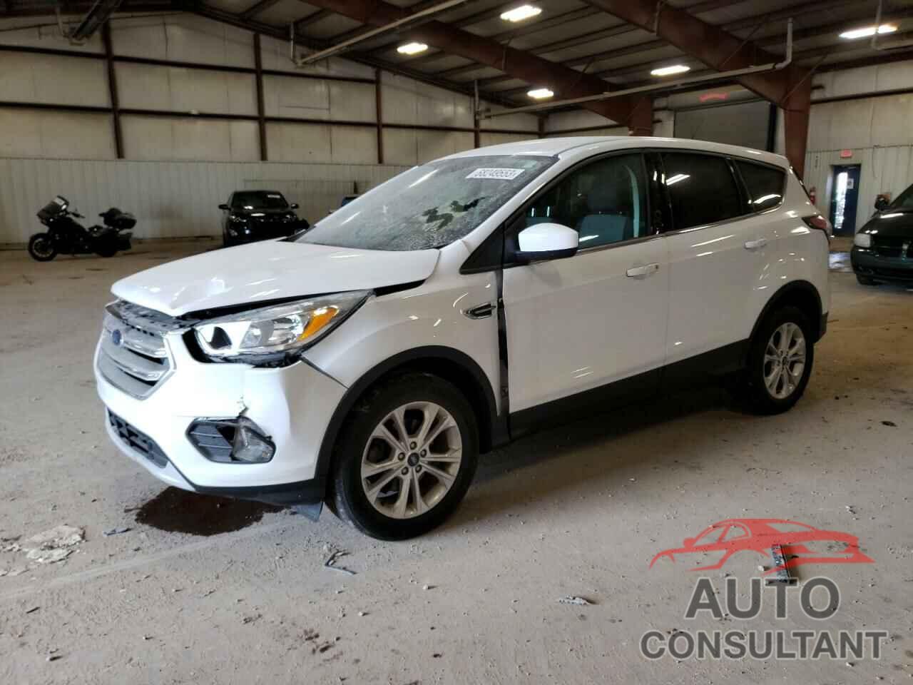 FORD ESCAPE 2017 - 1FMCU0GD5HUB37932