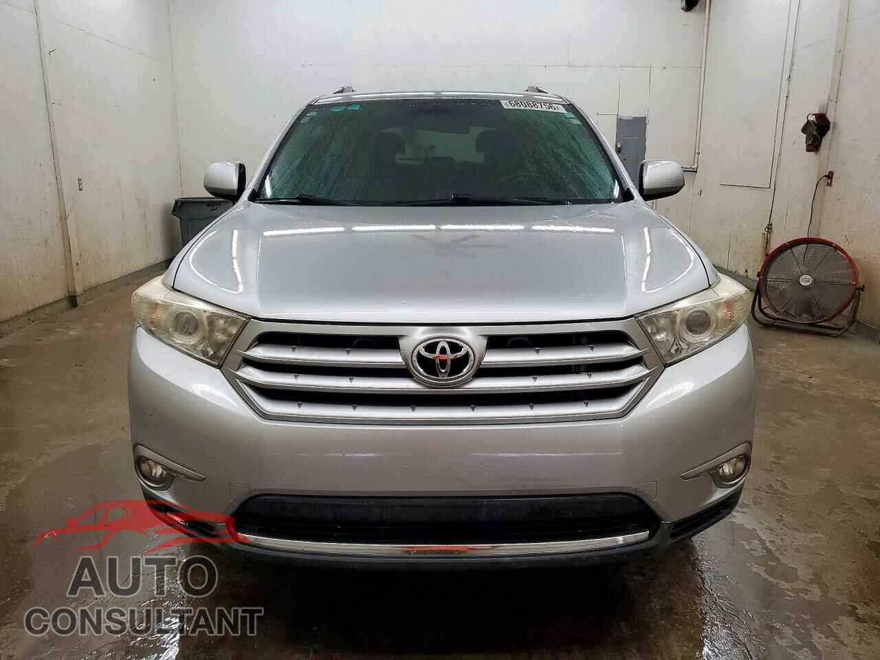 TOYOTA HIGHLANDER 2012 - 5TDBK3EH8CS156548