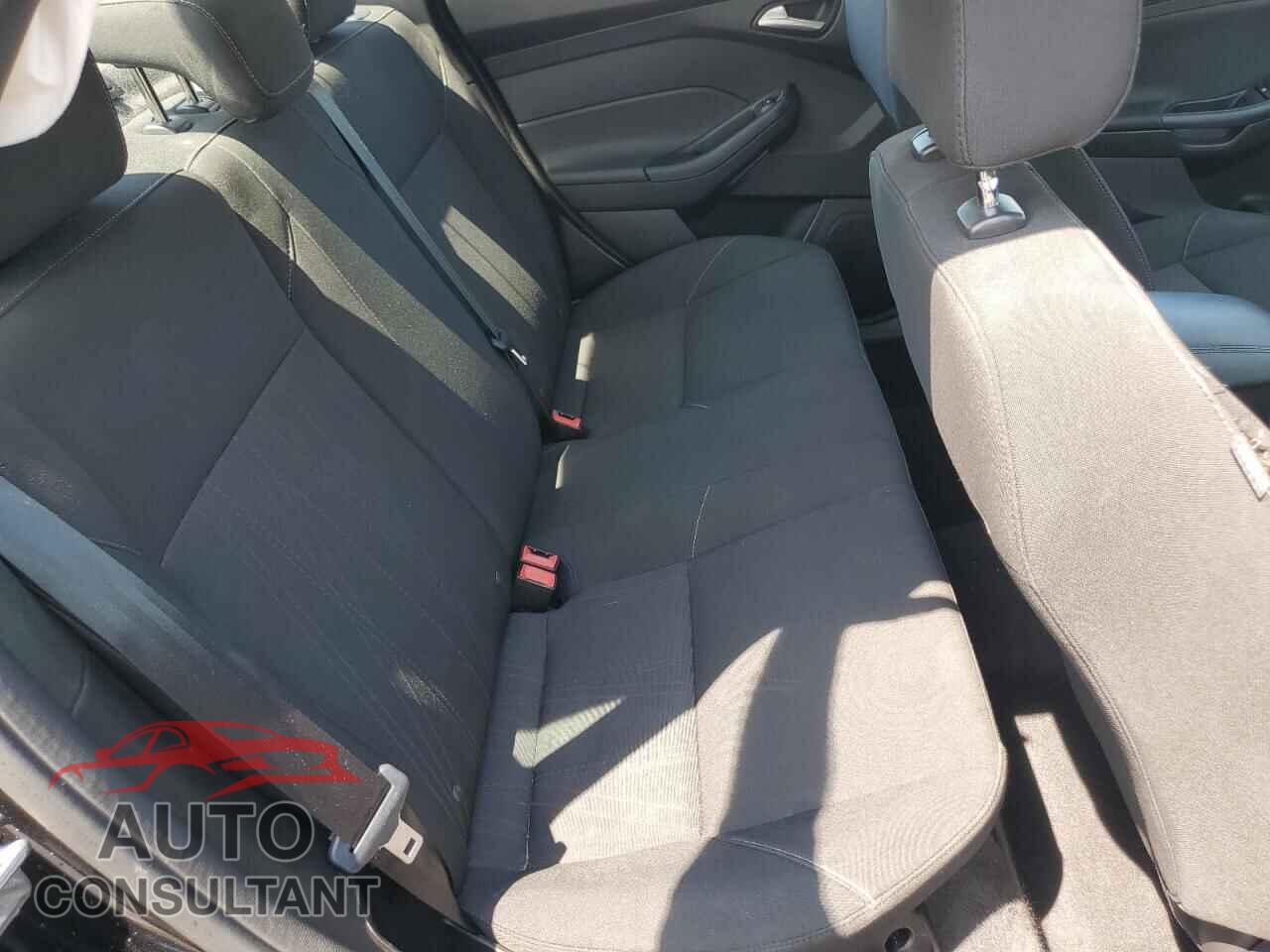 FORD FOCUS 2017 - 1FADP3F29HL210037