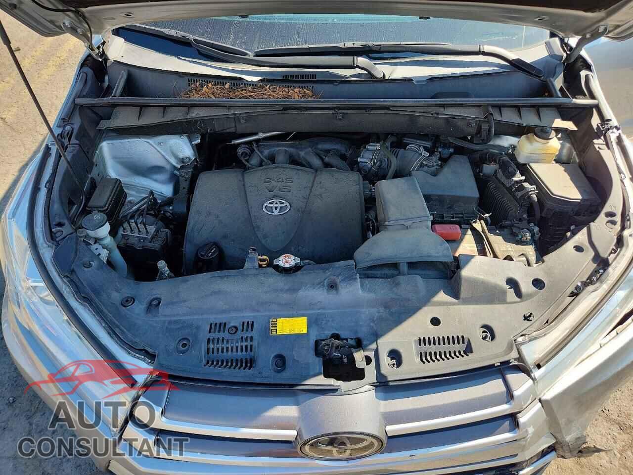 TOYOTA HIGHLANDER 2018 - 5TDJZRFH5JS556749