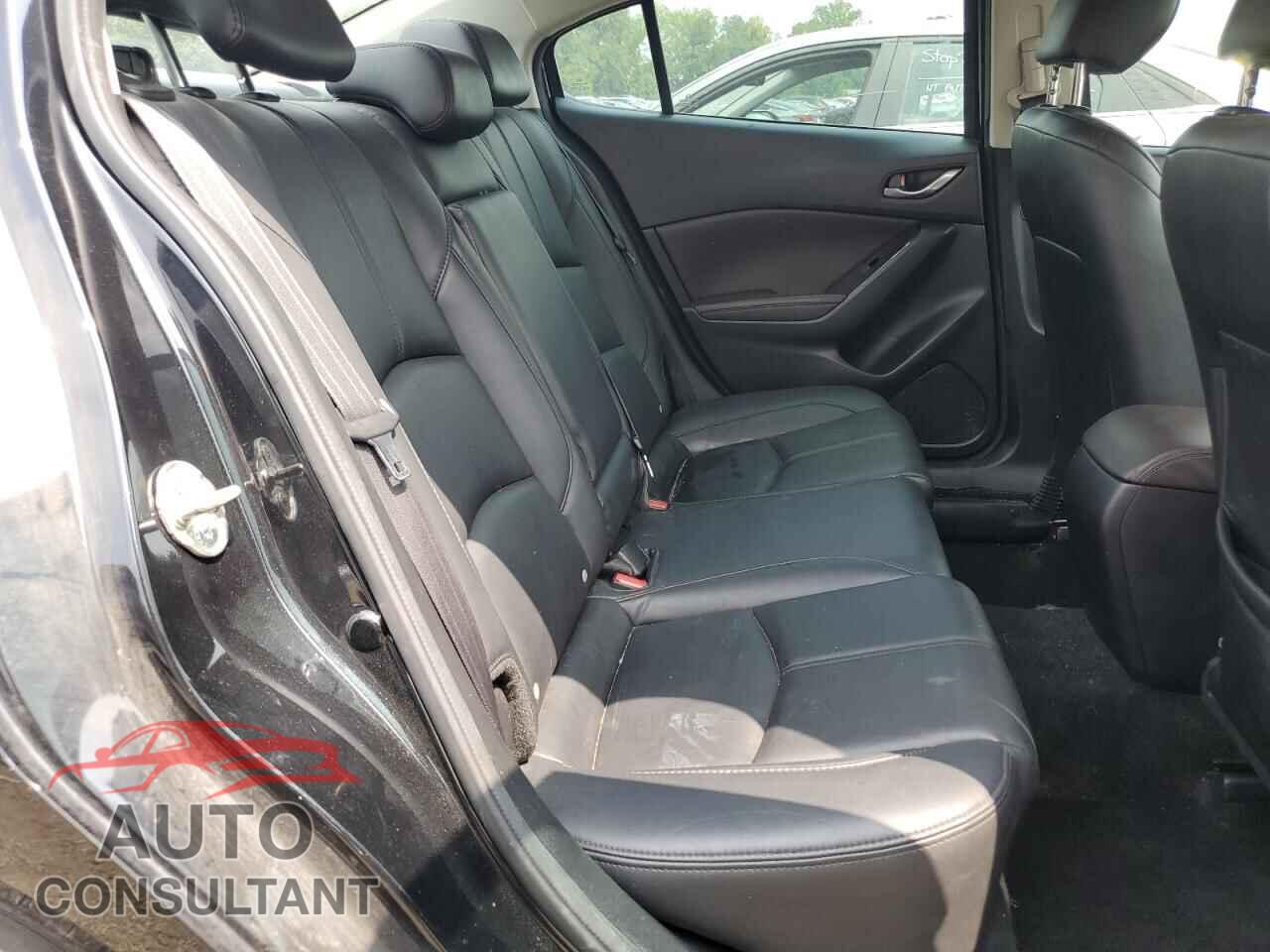 MAZDA 3 2018 - 3MZBN1V34JM196538