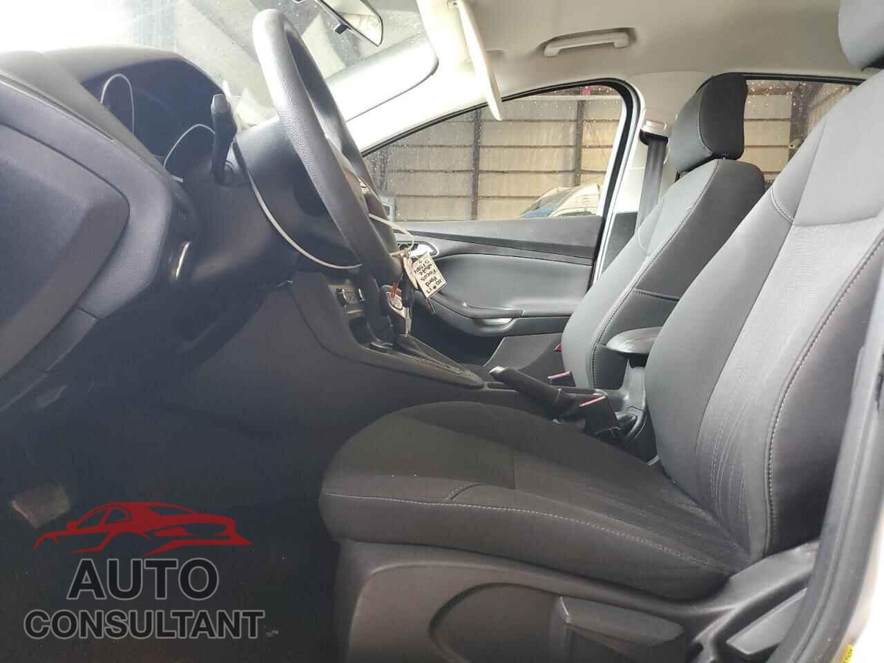 FORD FOCUS 2017 - 1FADP3F21HL250693