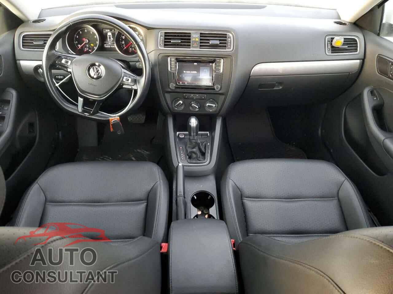 VOLKSWAGEN JETTA 2017 - 3VWDB7AJ8HM330163