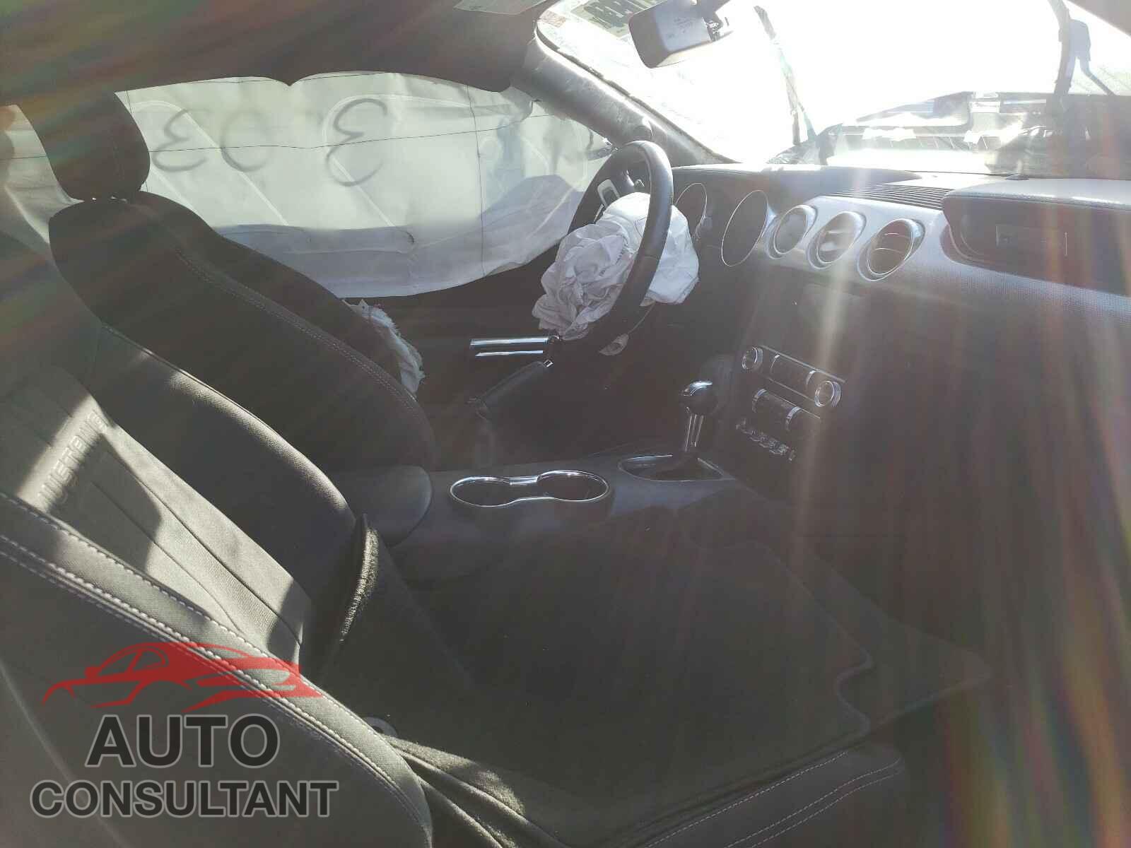FORD MUSTANG 2019 - 1FA6P8TH2K5197044