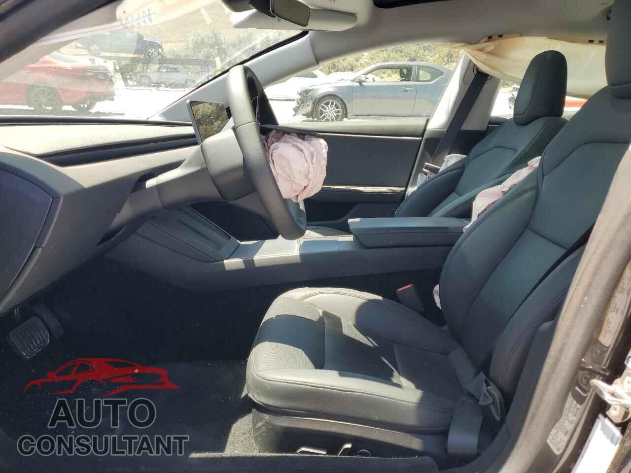 TESLA MODEL 3 2024 - 5YJ3E1EA3RF768303