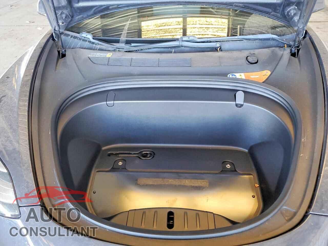 TESLA MODEL 3 2018 - 5YJ3E1EA4JF001323