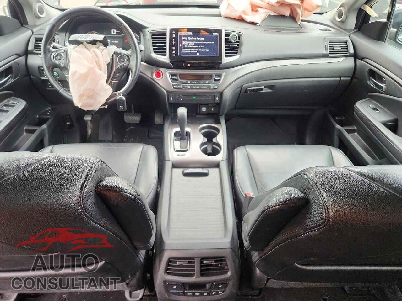 HONDA PILOT 2017 - 5FNYF6H77HB509067