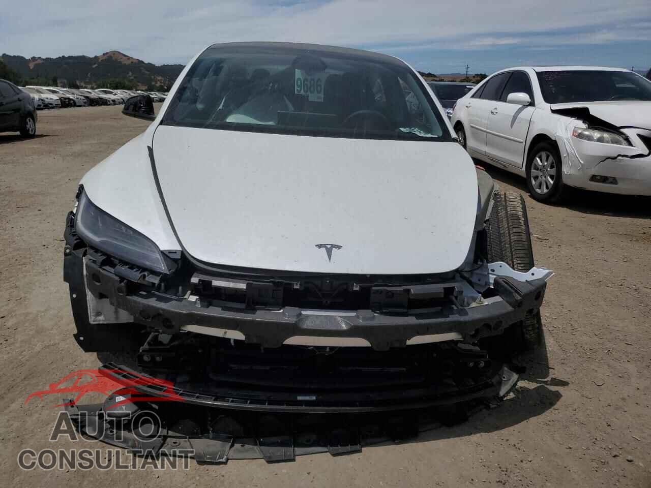 TESLA MODEL 3 2024 - 5YJ3E1EA4RF773851