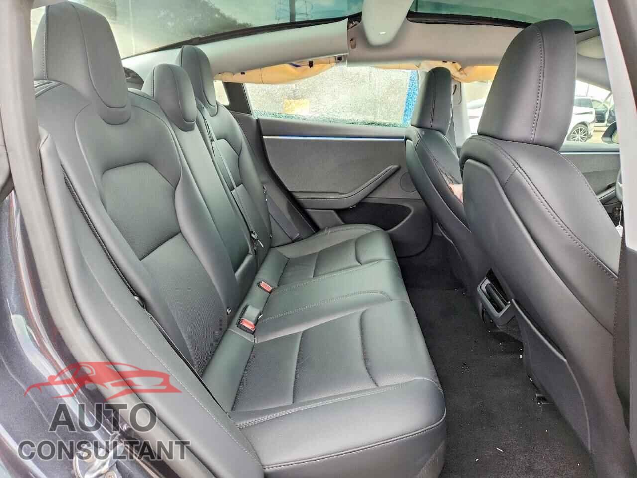TESLA MODEL 3 2025 - 5YJ3E1EA7SF921044