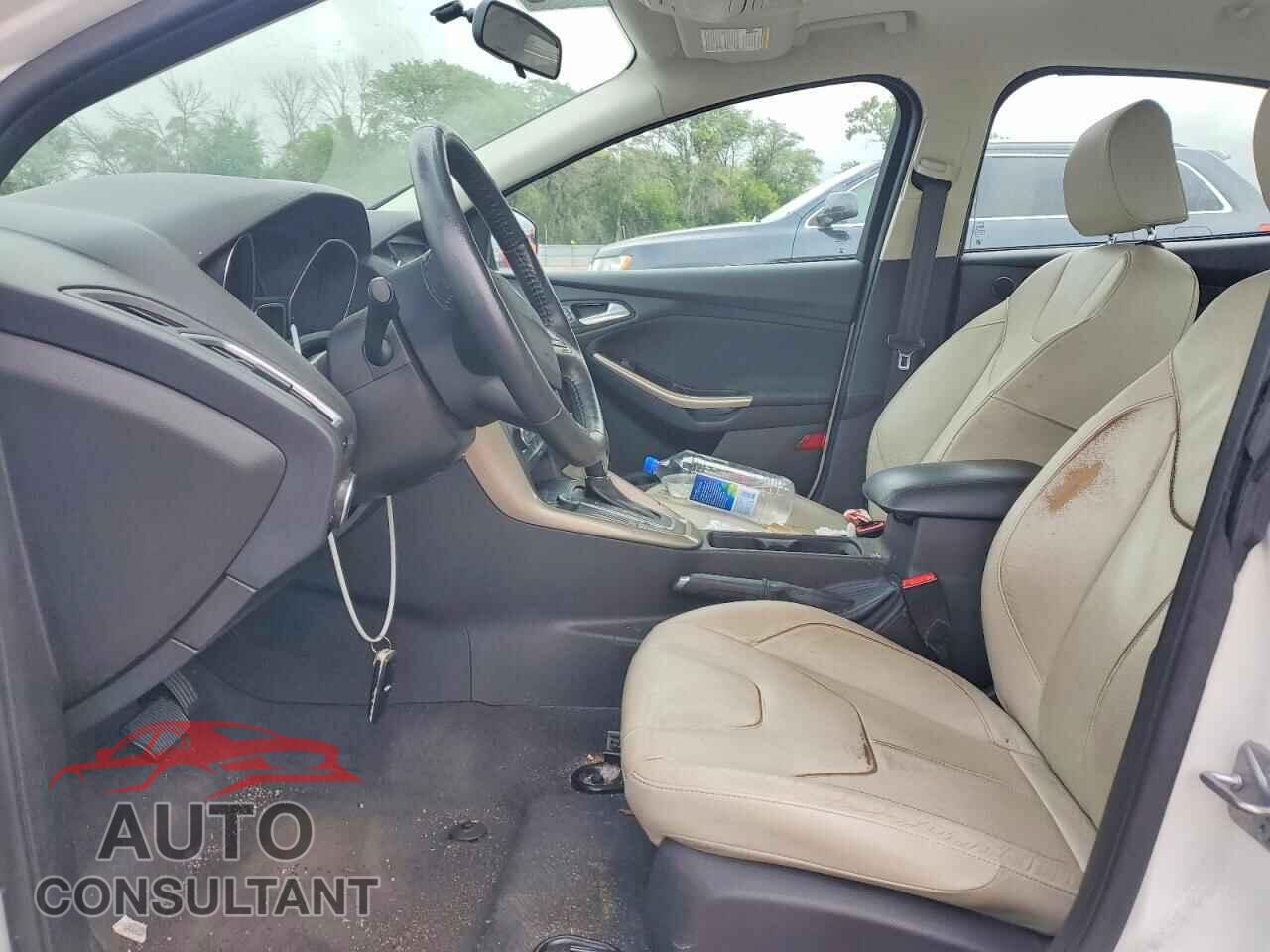 FORD FOCUS 2015 - 1FADP3J28FL299913