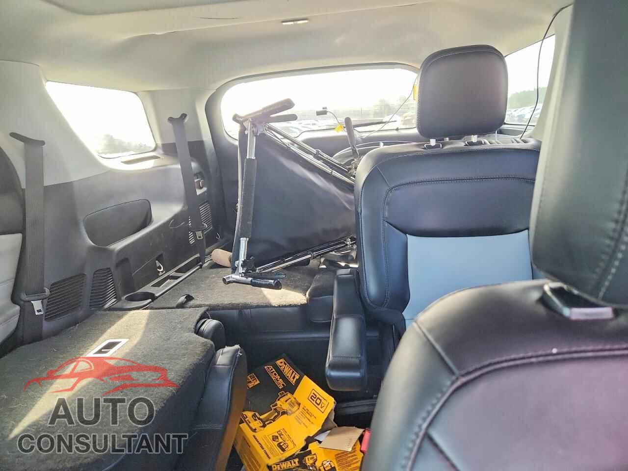 FORD EXPLORER 2023 - 1FMSK7DH4PGB78244