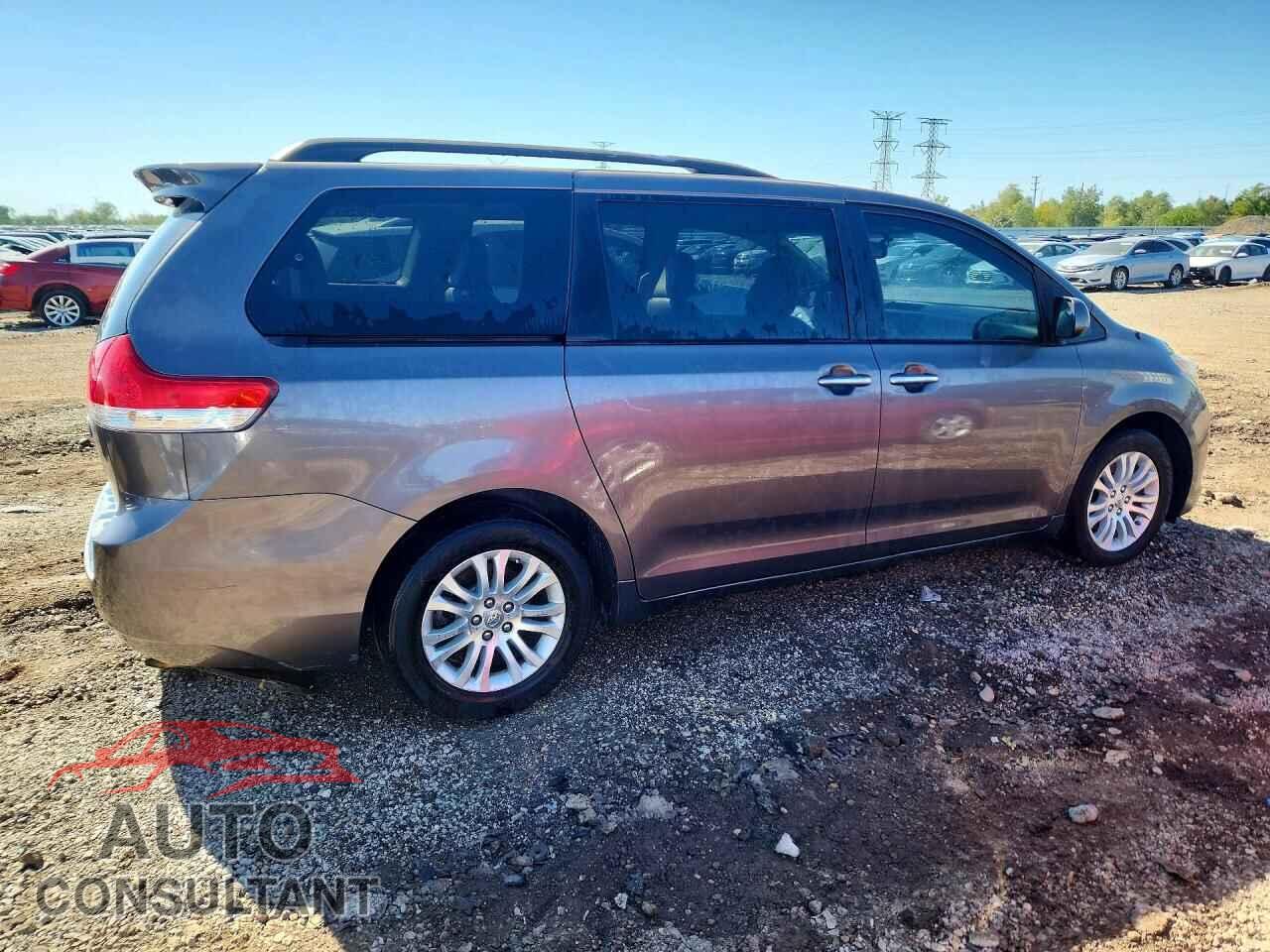 TOYOTA SIENNA 2013 - 5TDYK3DC5DS349192